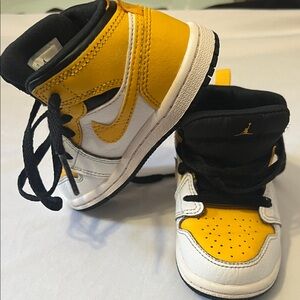 Nike AIR JORDAN TM Kids Black and Yellow Sneakers. Pre-Loved